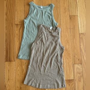 Kotn bundle tank top 💚